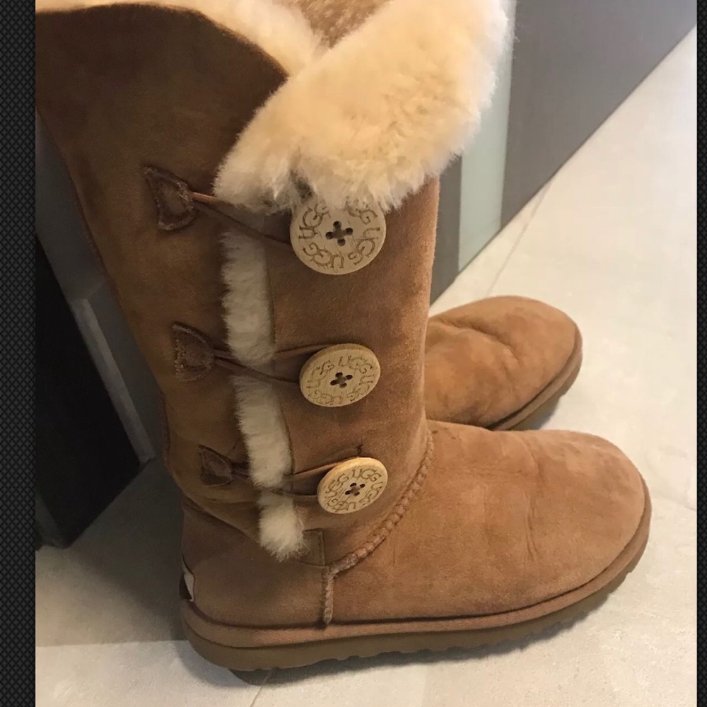 Women’s uggs (camel)